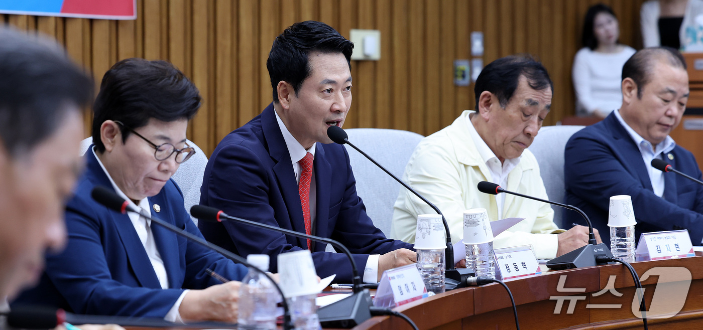 (서울=뉴스1) 박지혜 기자 = 장동혁 국민의힘 대표가 15일 오후 서울 여의도 국회에서 열린 '농지조사 후폭풍, 위기의 농촌' 간담회에서 모두 발언을 하고 있다. 2026.9.1 …