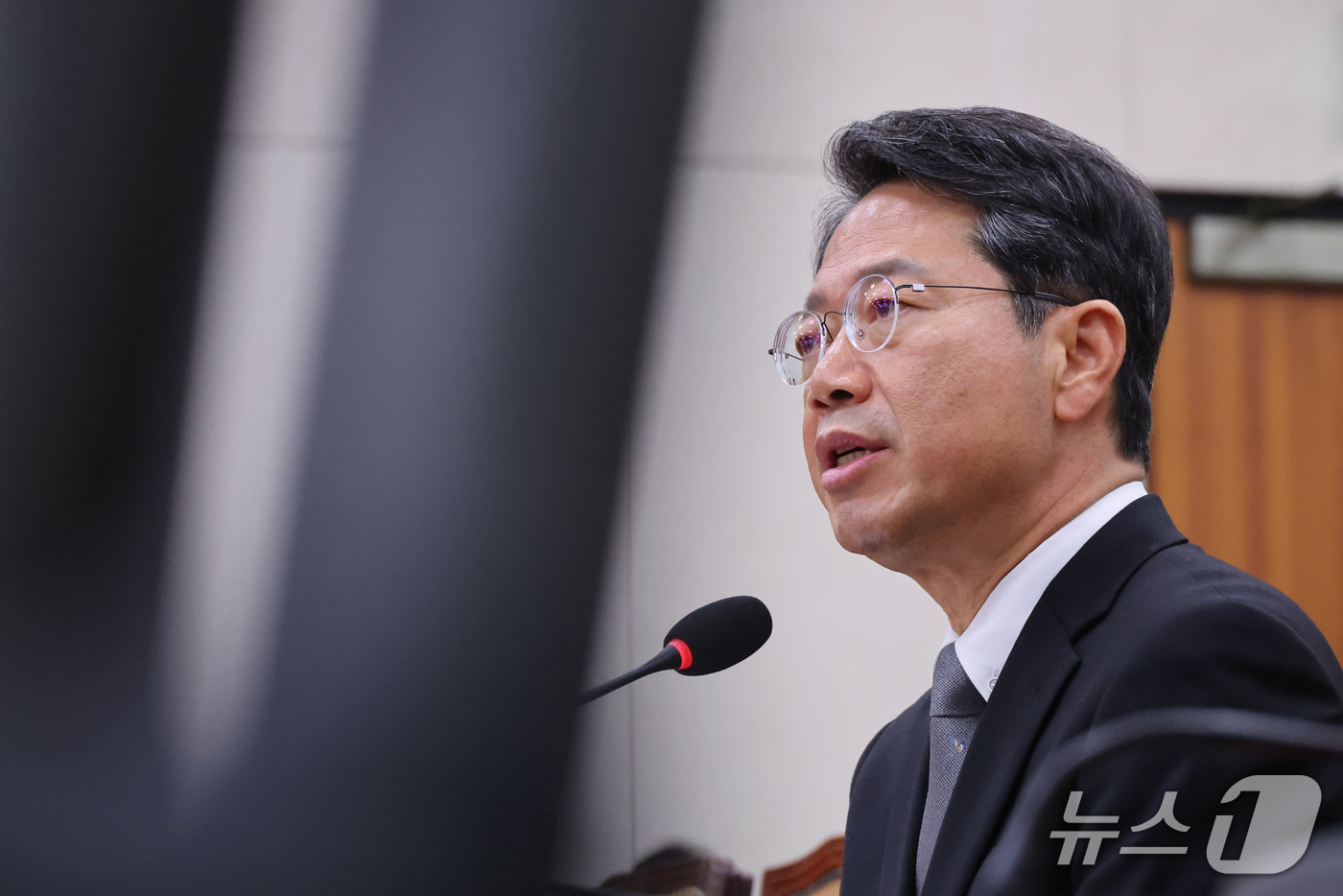 (서울=뉴스1) 신웅수 기자 = 김승원 법무부 장관 후보자가 15일 서울 여의도 국회 법제사법위원회에서 열린 인사청문회에서 의원 질의에 답변하고 있다. 2026.9.15/뉴스1