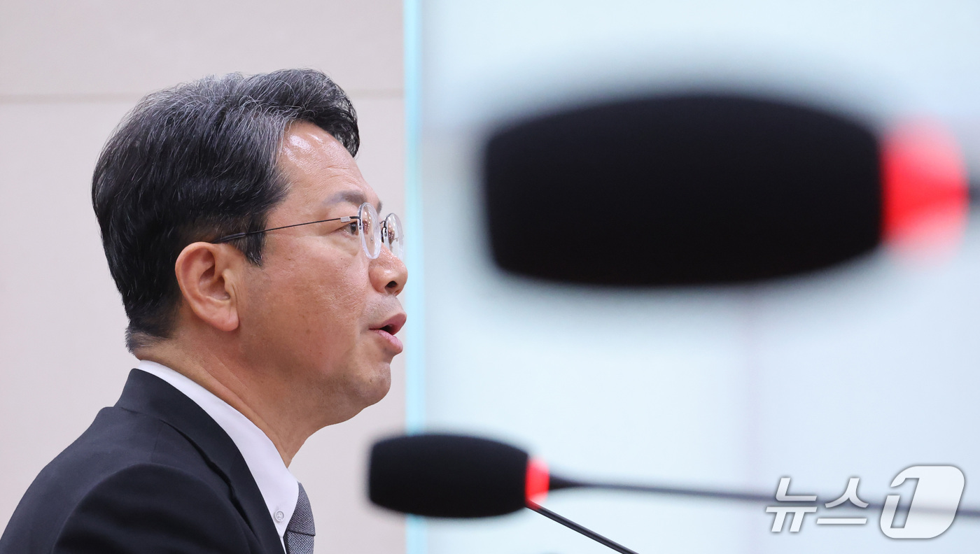 (서울=뉴스1) 신웅수 기자 = 김승원 법무부 장관 후보자가 15일 서울 여의도 국회 법제사법위원회에서 열린 인사청문회에서 의원 질의에 답변하고 있다. 2026.9.15/뉴스1