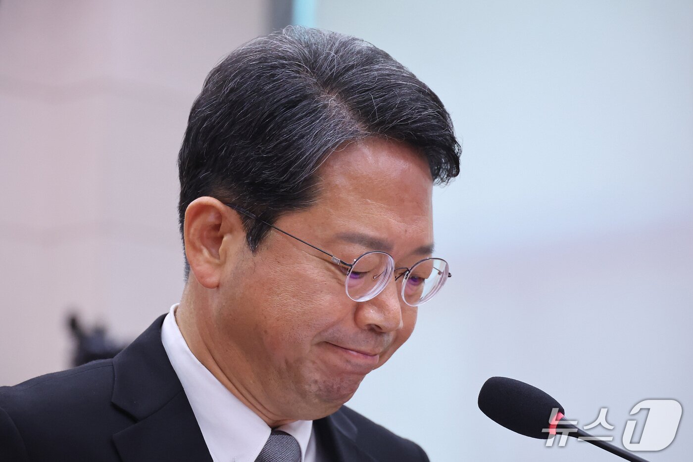 본문 이미지 - 김승원 법무부 장관 후보자가 15일 서울 여의도 국회 법제사법위원회에서 열린 인사청문회에서 의원 질의에 답변하고 있다. 2026.9.15 ⓒ 뉴스1 신웅수 기자