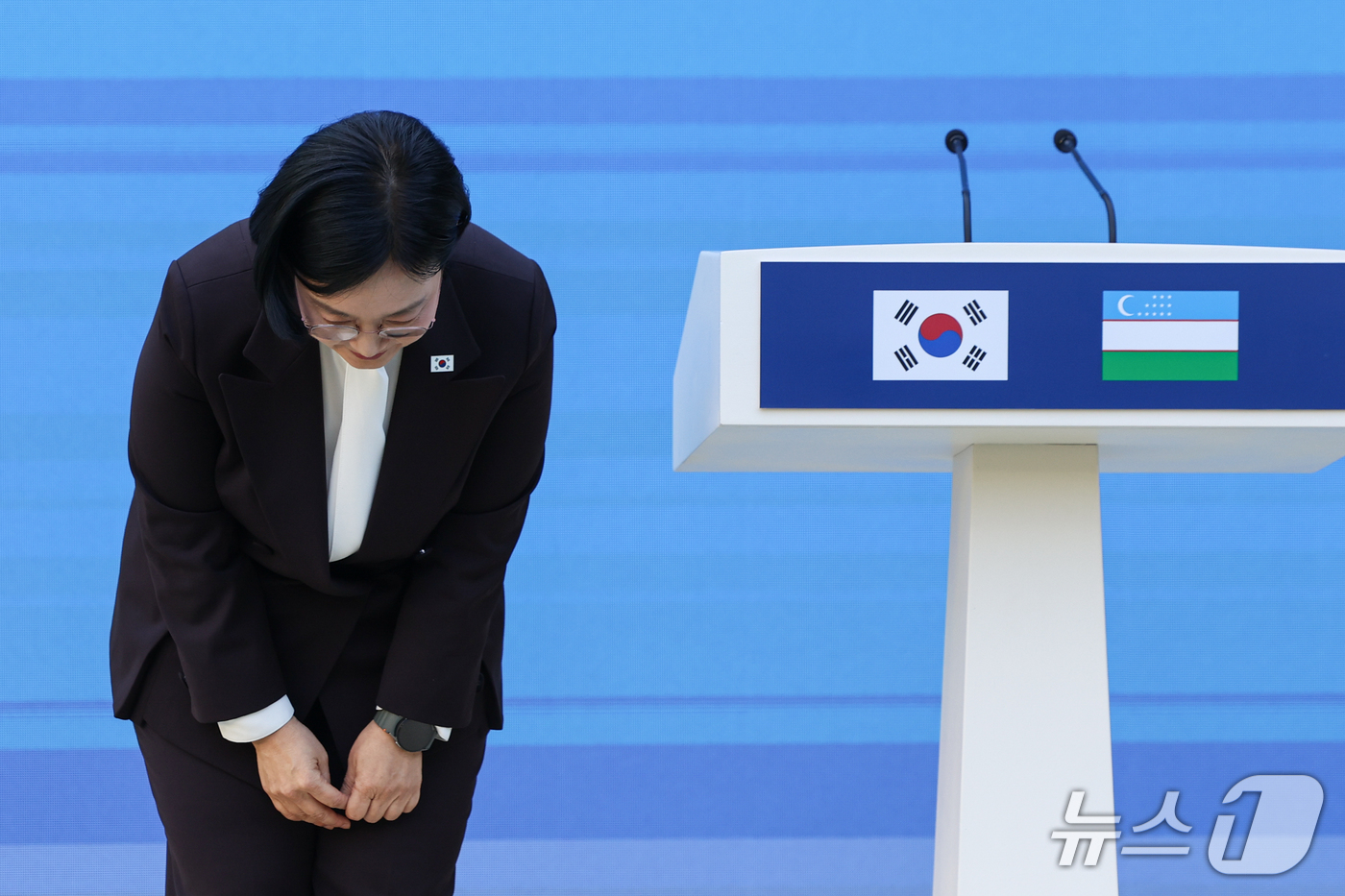 (서울=뉴스1) 이종덕 기자 = 한성숙 국무총리가 15일 서울 중구 서울신라호텔에서 열린 한-우즈베키스탄 비즈니스 포럼에서 인사를 하고 있다. (공동취재) 2026.9.15/뉴스1 …