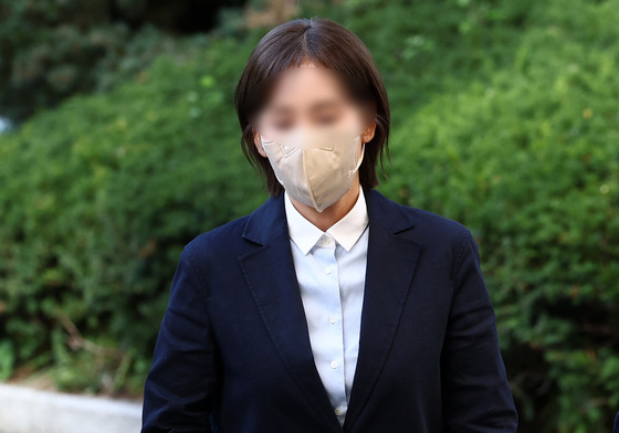 법정 출석하는 김승원 '신약 로비 의혹' 브로커 양씨
