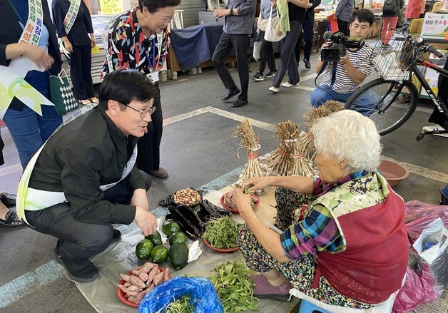 이장섭 청주시장, 육거리종합시장서 추석 장보기 동참