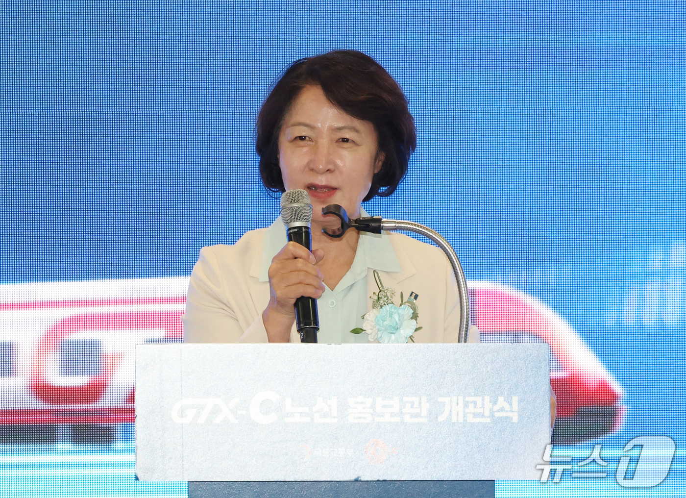 (수원=뉴스1) 김영운 기자 = 수도권광역급행철도(GTX)-C노선이 본격적으로 착공에 들어간 15일 경기 수원시 팔달구 수원역에서 열린 GTX-C노선 홍보관 개관 행사에서 추미애 …
