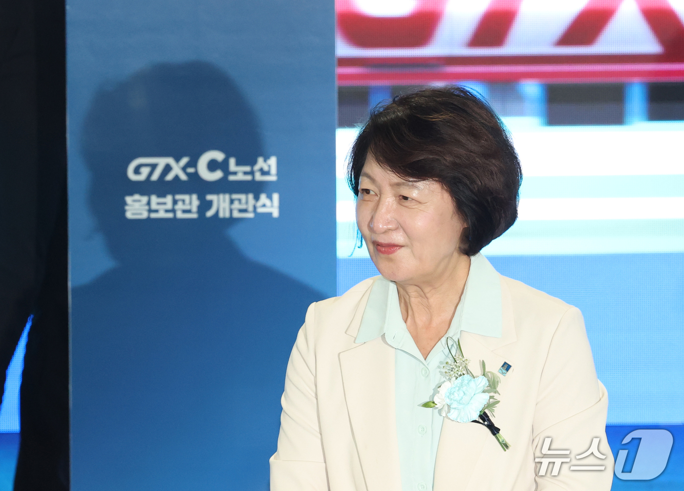 (수원=뉴스1) 김영운 기자 = 수도권광역급행철도(GTX)-C노선이 본격적으로 착공에 들어간 15일 경기 수원시 팔달구 수원역에서 열린 GTX-C노선 홍보관 개관 행사에서 추미애 …