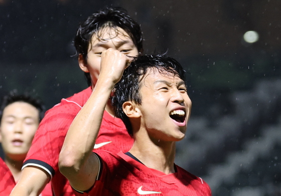 엄지성, 이민성호 첫 골의 주인공