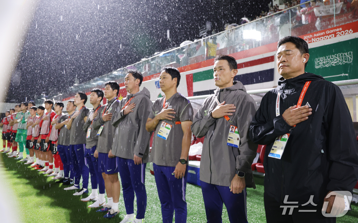 (나고야=뉴스1) 안은나 기자 = 15일 오후 일본 나고야 미즈호 파크 럭비 필드에서 열린 2026 아이치·나고야 아시안게임 남자축구 D조 예선 대한민국과 카타르와의 경기를 앞둔 …