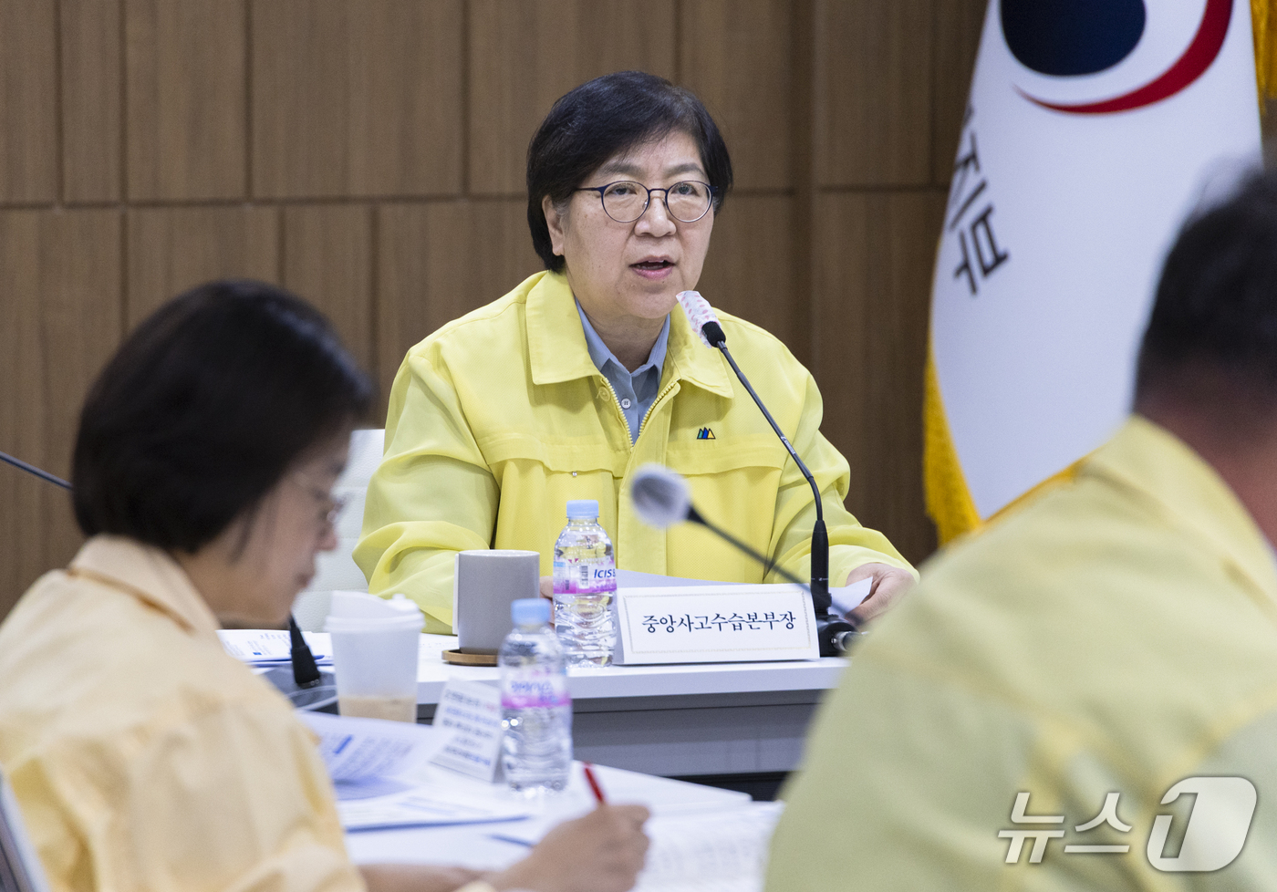 (서울=뉴스1) = 정은경 보건복지부 장관이 15일 세종시 정부세종청사에서 에볼라바이러스병의 국내 유입 상황을 가정한 \'2026년 안전한국훈련\'을 주재하고 있다. (보건복지부 …