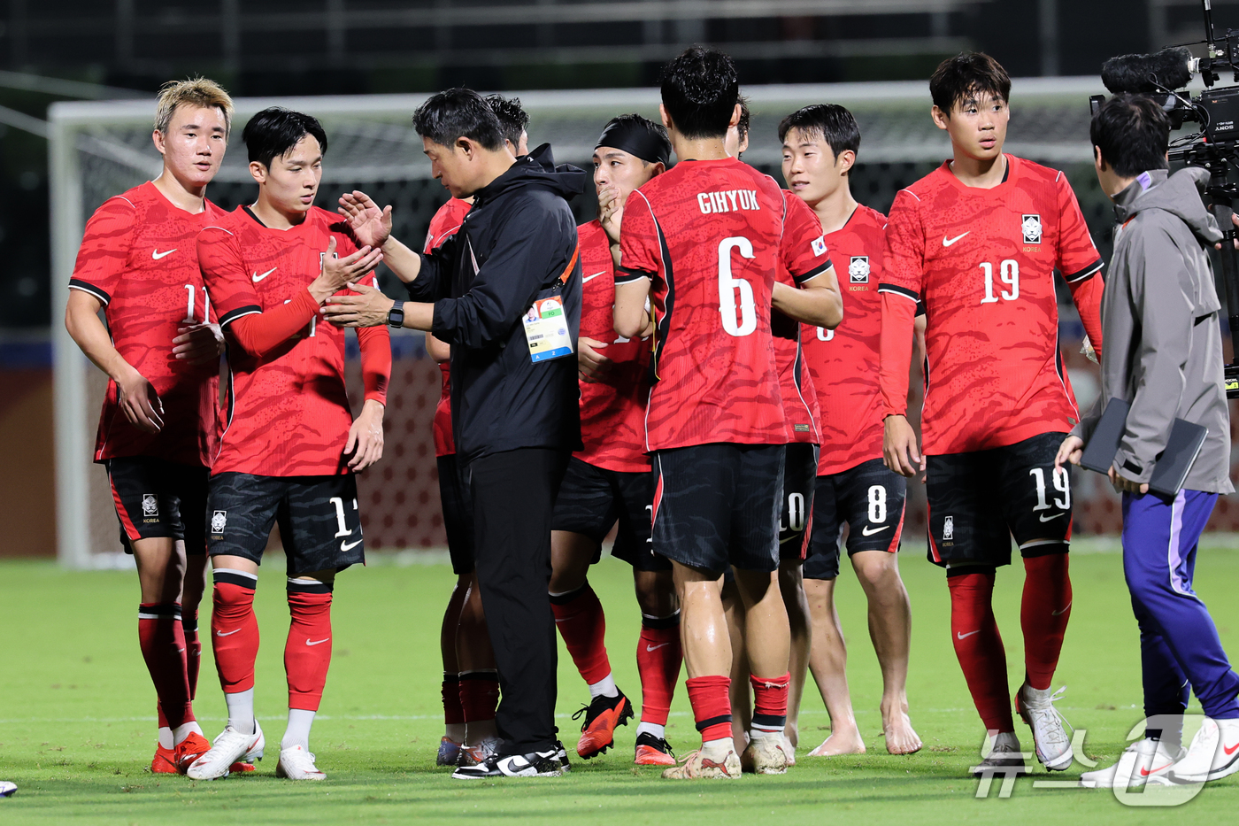 (나고야=뉴스1) 안은나 기자 = 15일 오후 일본 나고야 미즈호 파크 럭비 필드에서 열린 2026 아이치·나고야 아시안게임 남자축구 D조 예선 대한민국과 카타르의 경기에서 4대1 …