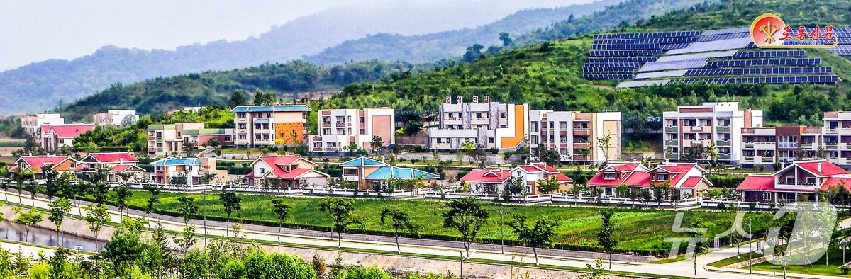 (평양 노동신문=뉴스1) = 북한 노동당 기관지 노동신문은 16일 농업과학원 축산학연구소 삼광연구분소와 운전군 삼광기술고급중학교, 문화회관 등을 소개하며 '현대화' 대상이 된 평안 …