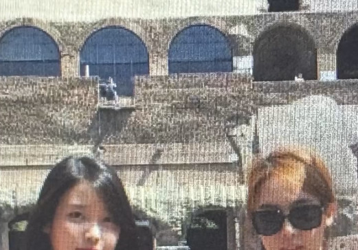 아이유, '11세 언니' 유인나와 나이 넘은 우정…과거 사진 대방출 "소울메이트"