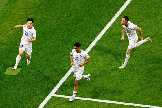 '이민성호 경쟁자' 우즈벡, 첫 경기에서 대승…관제탑 세리머니[AG]