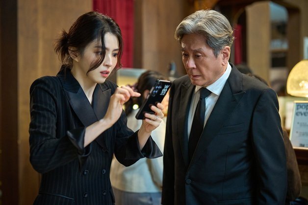 최민식·한소희 내세운 승부수…11년 만의 한국판 '인턴' 개봉 [N이슈]