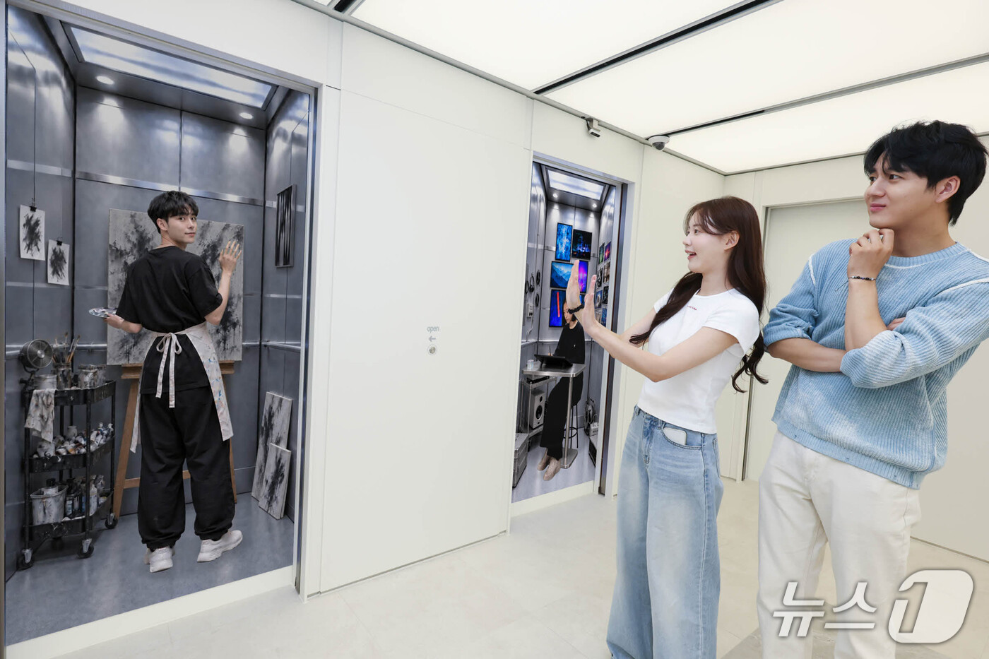 (서울=뉴스1) = LG유플러스가 서울 강남역 복합문화공간 'U+일상비일상의틈'을 고객 참여형 아트 플랫폼으로 재단장했다고 16일 밝혔다.U+일상비일상의틈은 문화예술과 AI 기술을 …