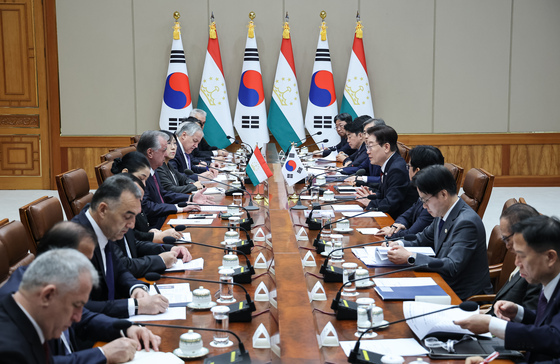 한·타지키스탄 정상회담 발언하는 이재명 대통령