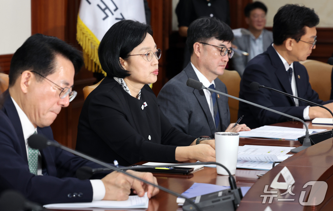 (서울=뉴스1) 이종덕 기자 = 한성숙 국무총리가 16일 서울 종로구 정부서울청사에서 국가정책 조정회의에서 모두발언하고 있다. 2026.9.16/뉴스1