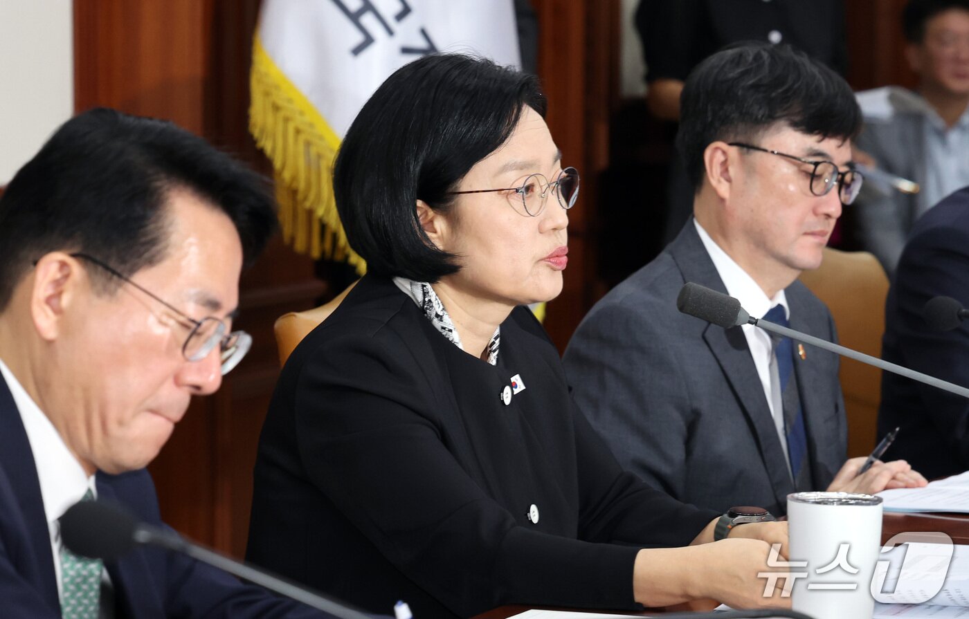 본문 이미지 - 한성숙 국무총리가 16일 서울 종로구 정부서울청사에서 국가정책 조정회의에서 모두발언하고 있다. 2026.9.16 ⓒ 뉴스1 이종덕 기자