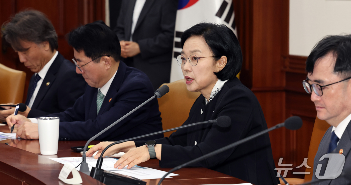 (서울=뉴스1) 이종덕 기자 = 한성숙 국무총리가 16일 서울 종로구 정부서울청사에서 국가정책 조정회의에서 모두발언하고 있다.2026.9.16/뉴스1