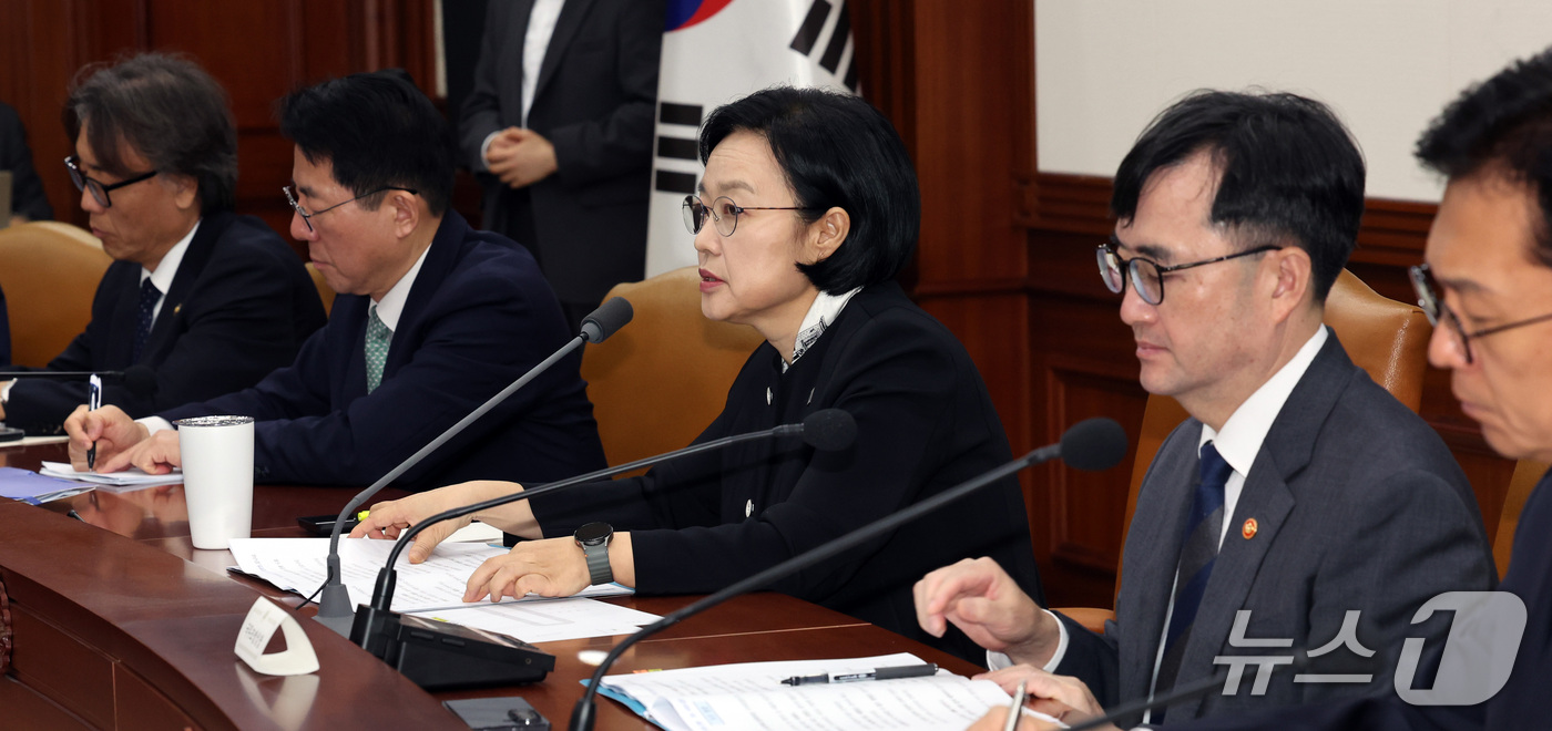 (서울=뉴스1) 이종덕 기자 = 한성숙 국무총리가 16일 서울 종로구 정부서울청사에서 국가정책 조정회의에서 모두발언하고 있다. 2026.9.16/뉴스1