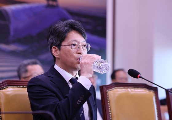 물 마시는 홍지선 국토교통부 장관 후보자