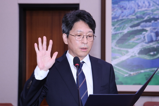 인사청문회 선서하는 홍지선 후보자