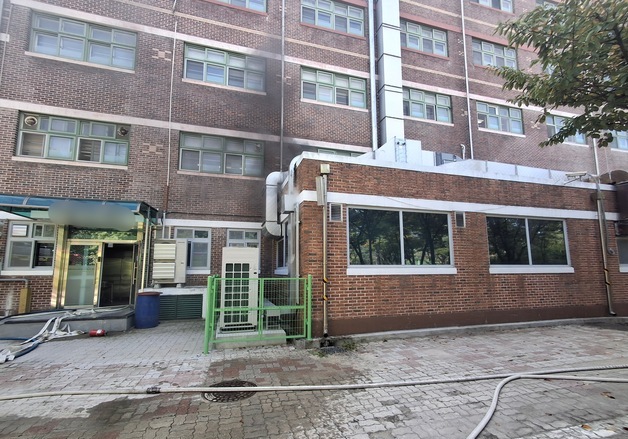 수원 장안구 초등학교 조리실서 불…1명 부상·400명 대피(종합)