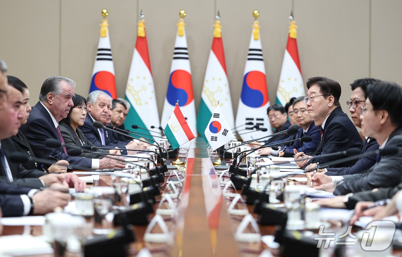 본문 이미지 - 에모말리 라흐몬 타지키스탄 대통령이 16일 청와대에서 열린 이재명 대통령과의 정상회담에서 발언하고 있다. (청와대통신사진기자단) 2026.9.16 ⓒ 뉴스1 이재명 기자