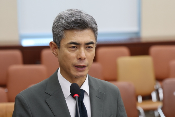 발언하는 강신철 국방부 장관 후보자