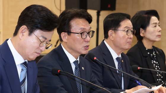 민주당 최고위원회의 참석한 김민석 대표