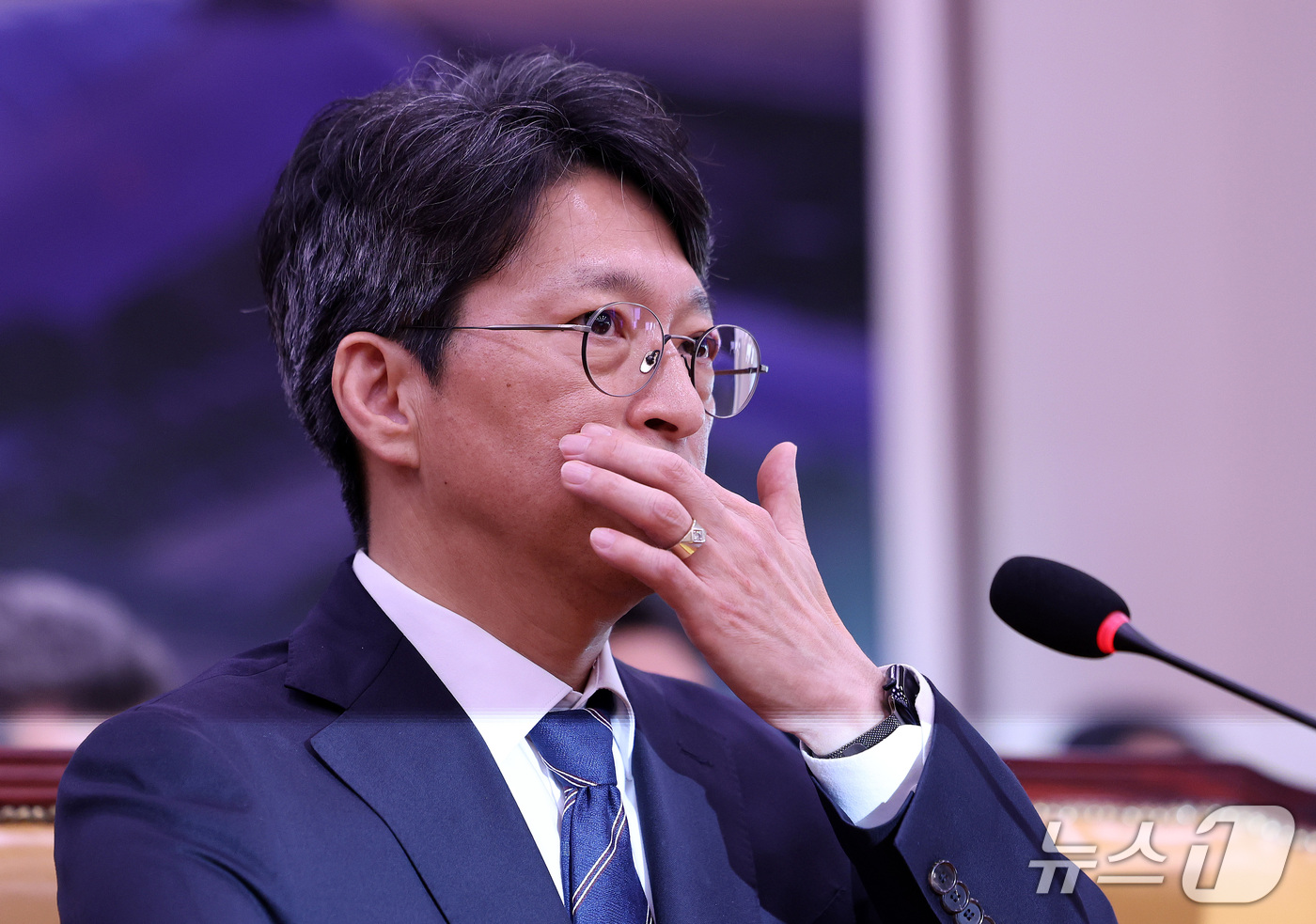(서울=뉴스1) 박지혜 기자 = 홍지선 국토교통부 장관 후보자가 16일 서울 여의도 국회에서 열린 인사청문회에서 얼굴을 만지고 있다. 2026.9.16/뉴스1