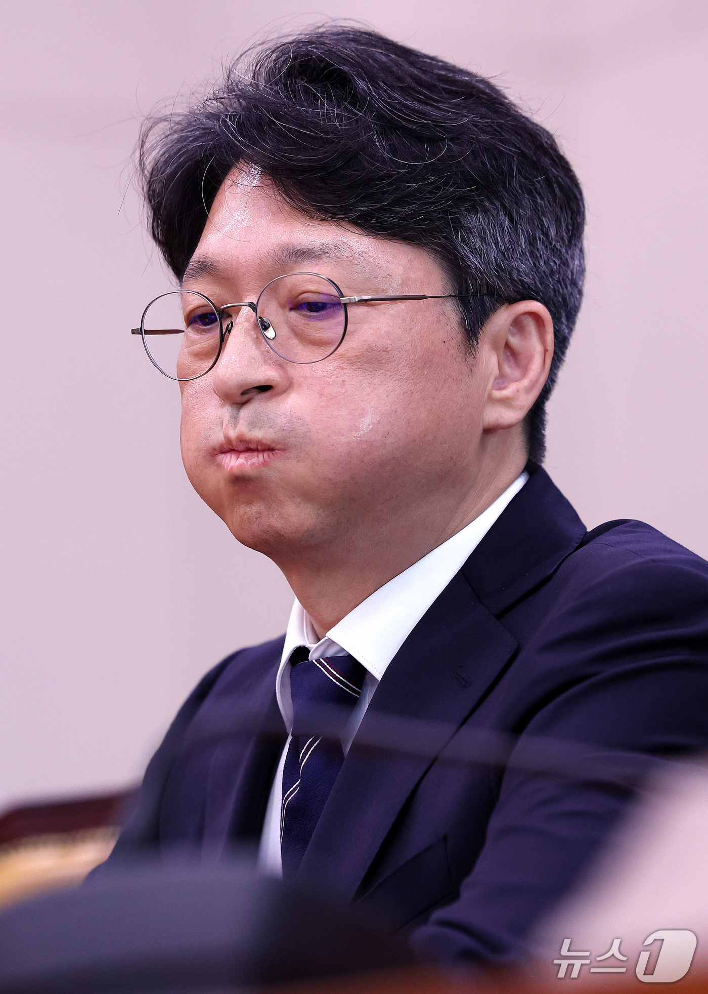 (서울=뉴스1) 박지혜 기자 = 홍지선 국토교통부 장관 후보자가 16일 서울 여의도 국회에서 열린 인사청문회에서 의원들의 질의를 듣고 있다. 2026.9.16/뉴스1