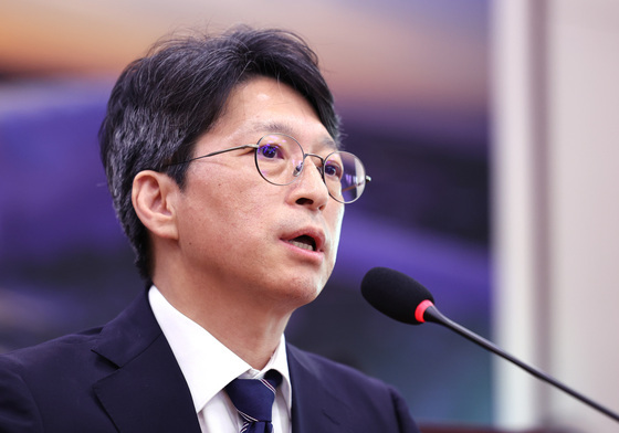 질의에 답하는 홍지선 후보자