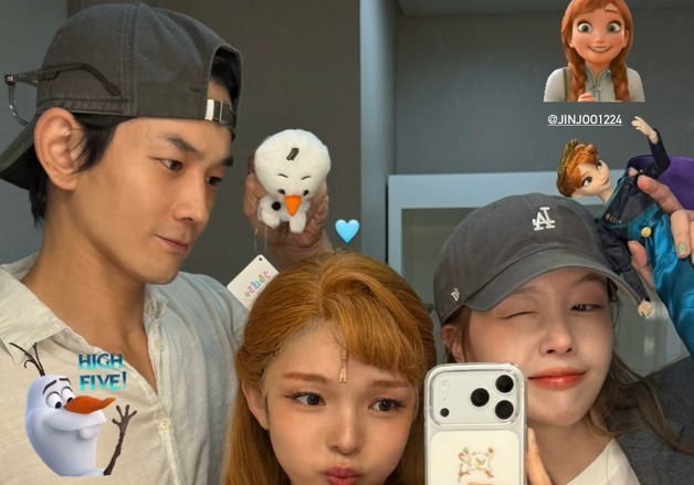 민아♥온주완, 뮤지컬 데이트…커플 모자 맞춰 쓴 신혼부부 [N샷]