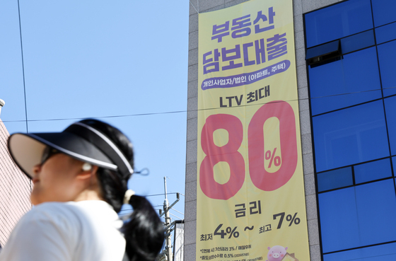 가계부채 비율 추정치 81%…10년 만에 최저