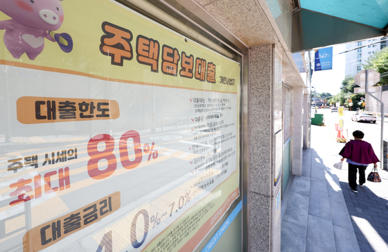 가계부채 비율 추정치 81%…10년 만에 최저 수준