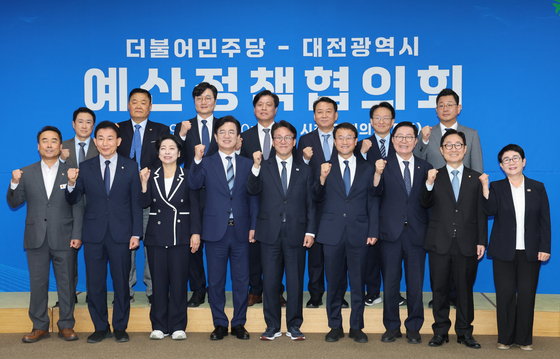 대전시, 시청서 민주당과 예산정책협의회…허태정 "간절함 빵에 담았다"