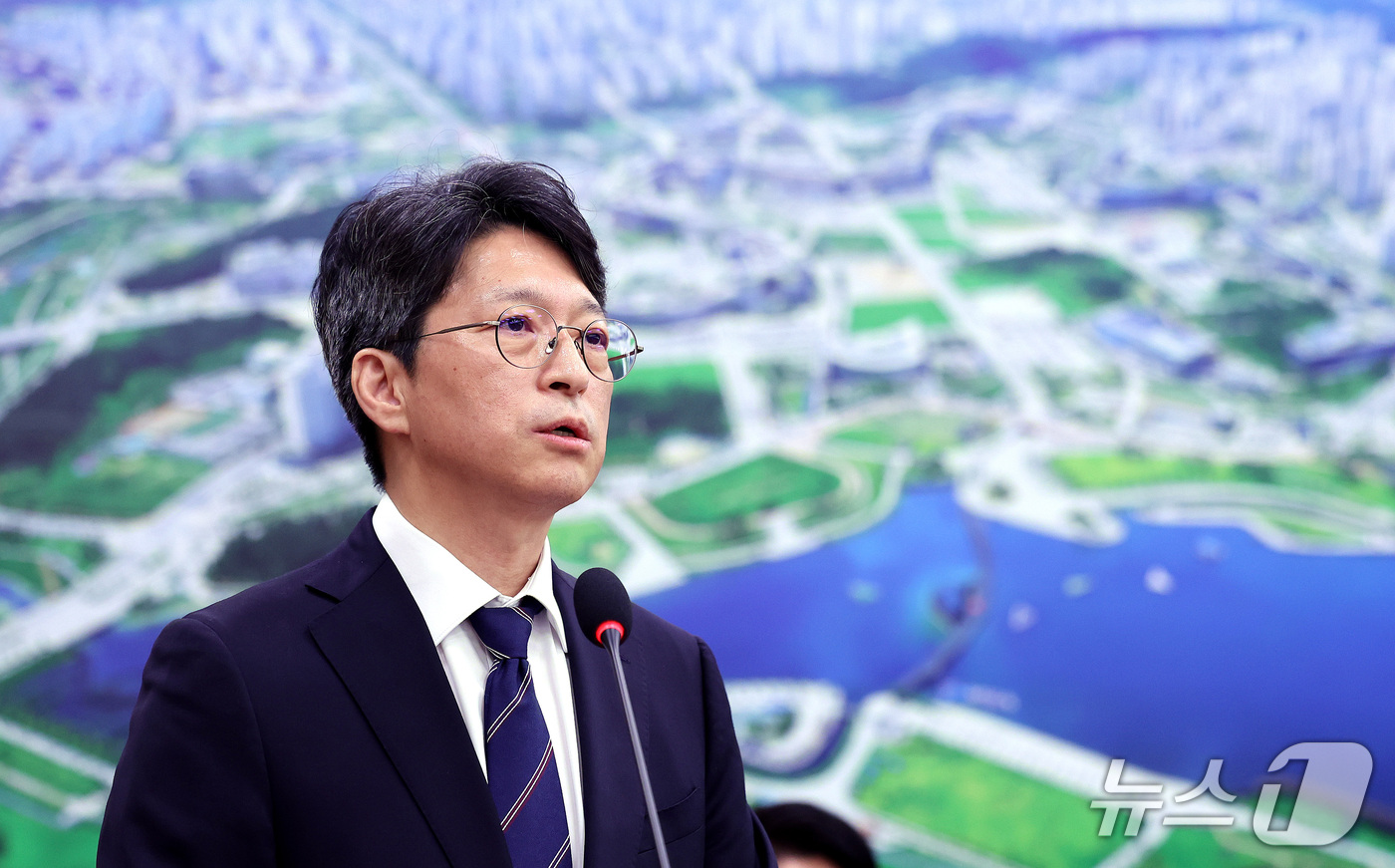 (서울=뉴스1) 박지혜 기자 = 홍지선 국토교통부 장관 후보자가 16일 서울 여의도 국회에서 열린 인사청문회에서 모두 발언을 하고 있다. 2026.9.16/뉴스1