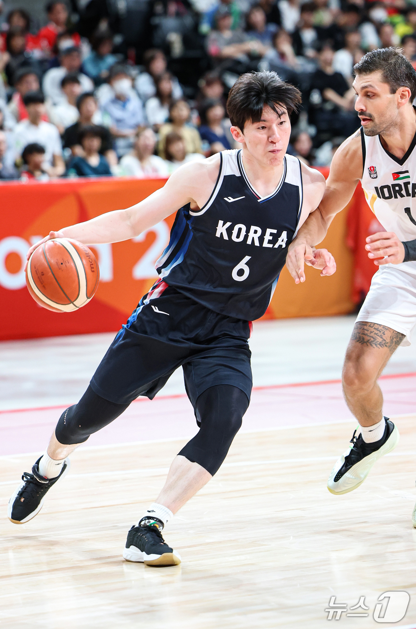 (나고야=뉴스1) 김도우 기자 = 16일 일본 나고야 아이치 인터내셔널 아레나에서 열린 2026 아이치·나고야 아시안게임 남자 농구 8강 대한민국과 요르단의 경기, 대한민국 이정현 …