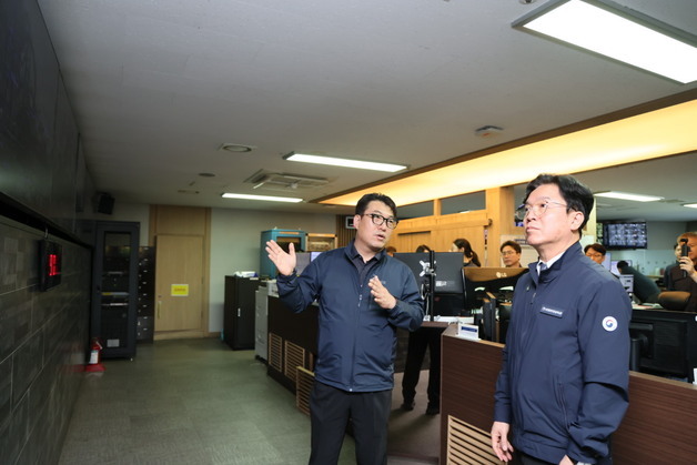 김영훈 장관, 수서역 찾아 KTX·SRT 통합 안전 점검