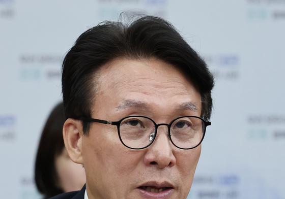 인사말하는 김민석 대표