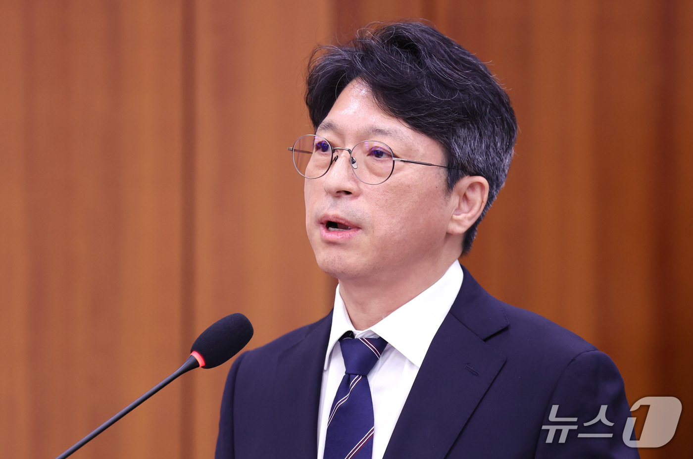 (서울=뉴스1) 박지혜 기자 = 홍지선 국토교통부 장관 후보자가 16일 서울 여의도 국회에서 열린 인사청문회에서 모두 발언을 하고 있다. 2026.9.16/뉴스1