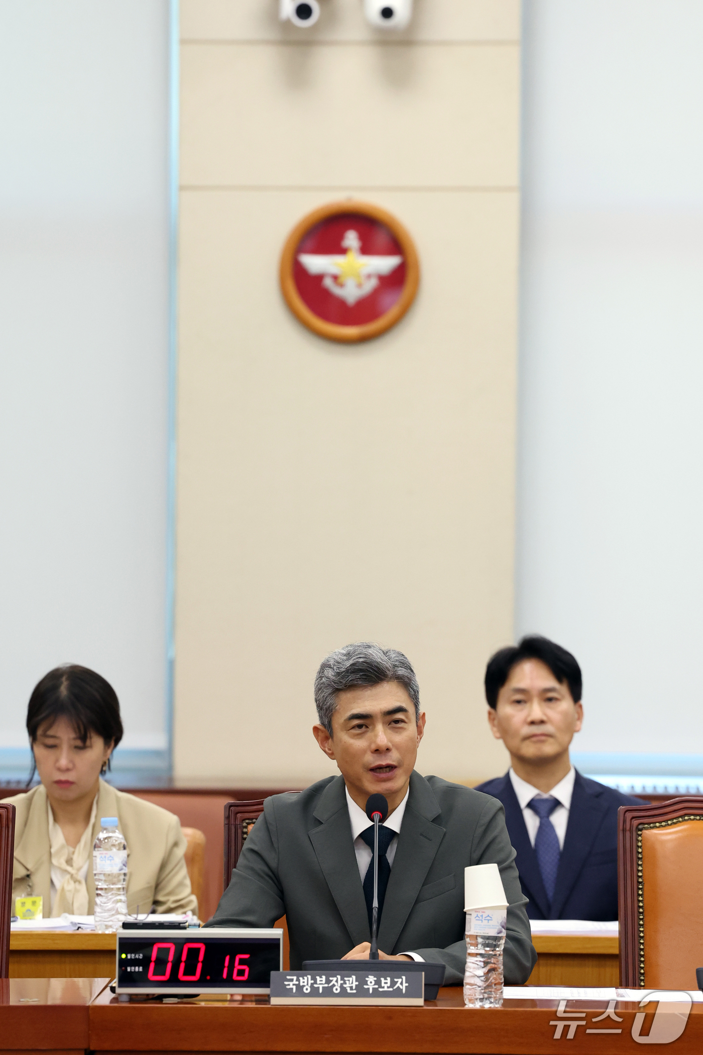 (서울=뉴스1) 황기선 기자 = 강신철 국방부 장관 후보자가 16일 오전 서울 여의도 국회 국방위원회에서 열린 인사청문회에서 의원 질의에 답하고 있다.  2026.9.16/뉴스1