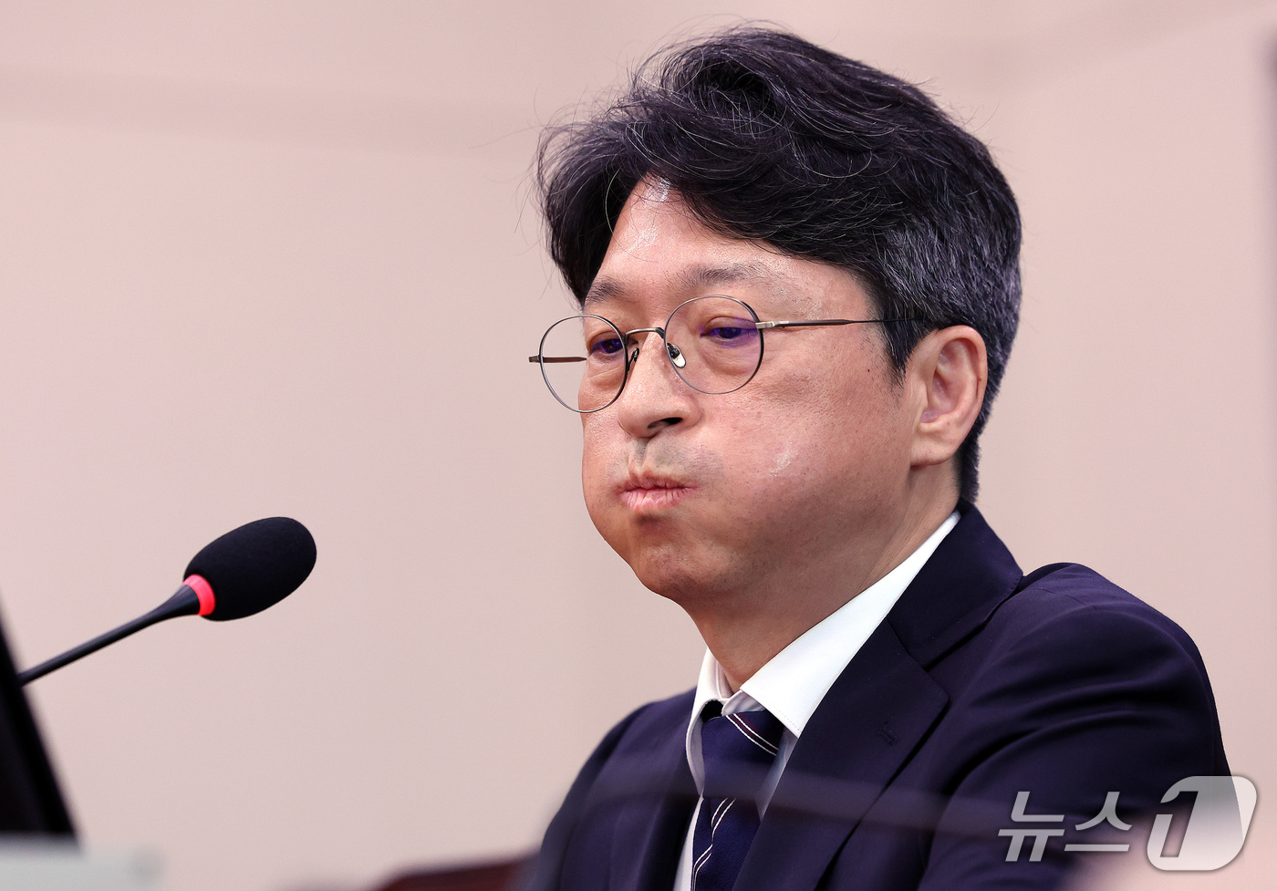 (서울=뉴스1) 박지혜 기자 = 홍지선 국토교통부 장관 후보자가 16일 서울 여의도 국회에서 열린 인사청문회에서 질의를 듣고 있다. 2026.9.16/뉴스1