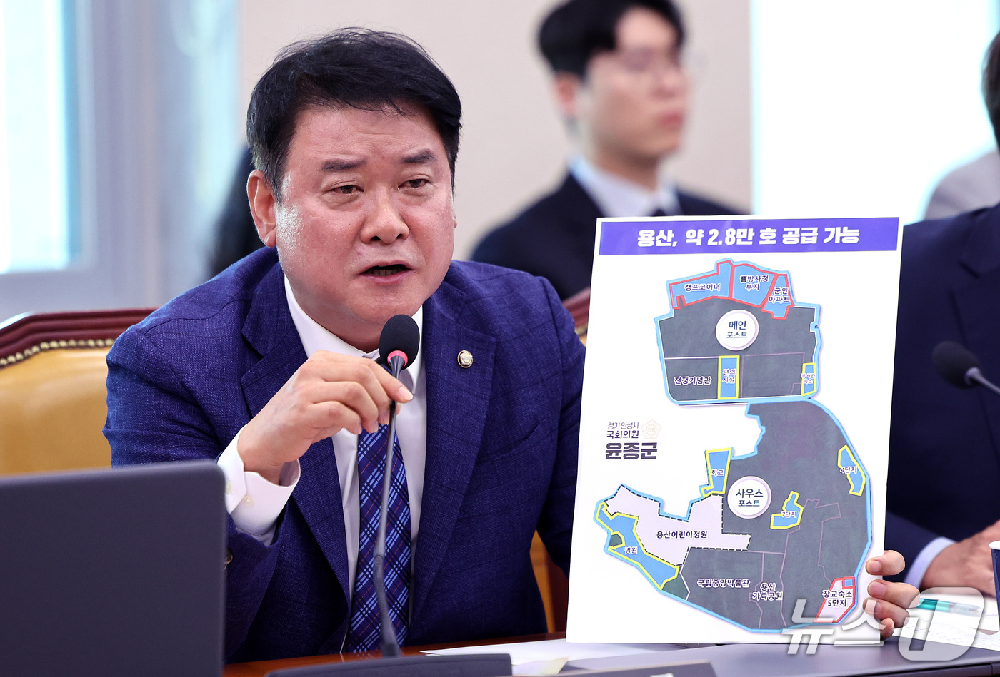 (서울=뉴스1) 박지혜 기자 = 16일 서울 여의도 국회에서 열린 홍지선 국토교통부 장관 후보자 인사청문회에서 윤종군 더불의민주당 의원이 질의하고 있다. 2026.9.16/뉴스1