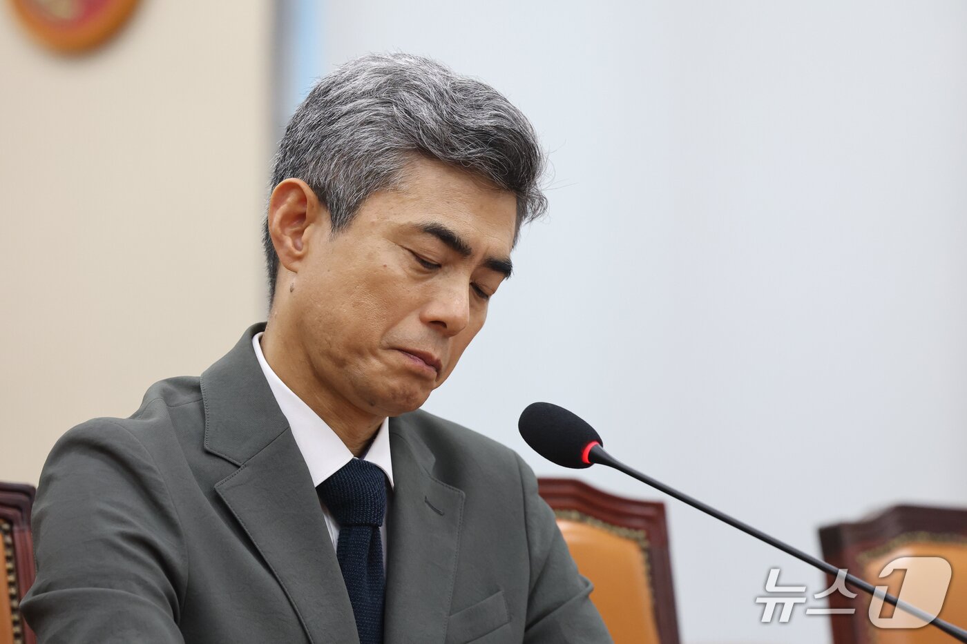 본문 이미지 - 강신철 국방부 장관 후보자가 16일 오전 서울 여의도 국회 국방위원회에서 열린 인사청문회에서 생각에 잠겨 있다. 2026.9.16 ⓒ 뉴스1 황기선 기자