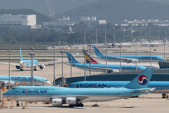 KB證 "대한항공, 고운임 안착·아시아나 이익 개선…목표가 상향"