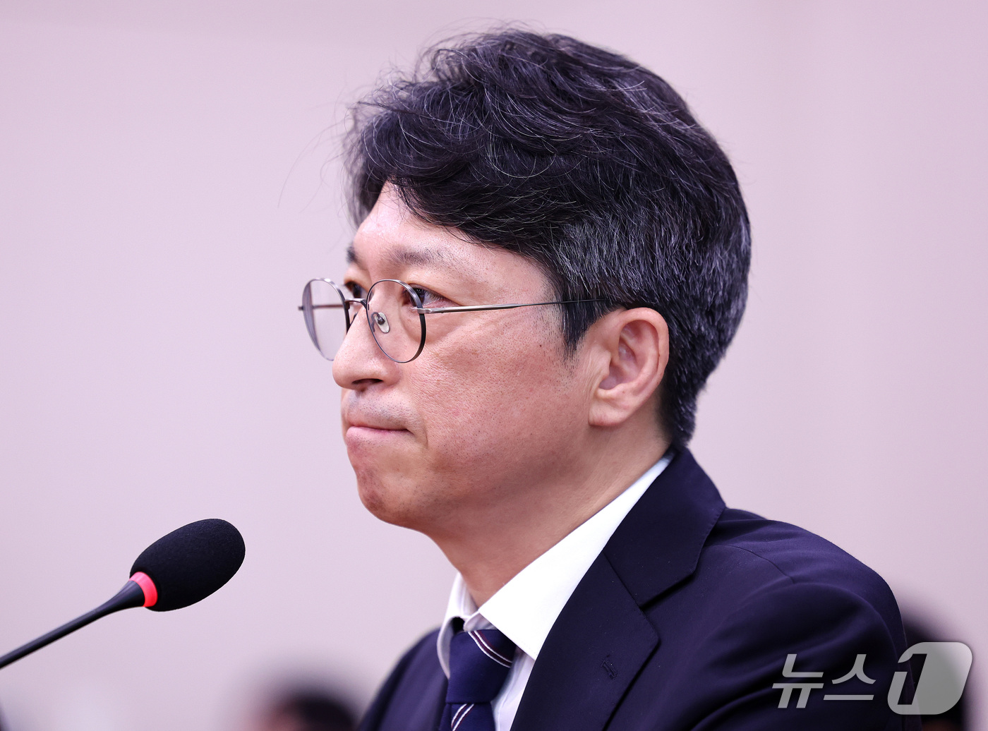 (서울=뉴스1) 박지혜 기자 = 홍지선 국토교통부 장관 후보자가 16일 서울 여의도 국회에서 열린 인사청문회에서 의원들의 질의를 듣고 있다. 2026.9.16/뉴스1
