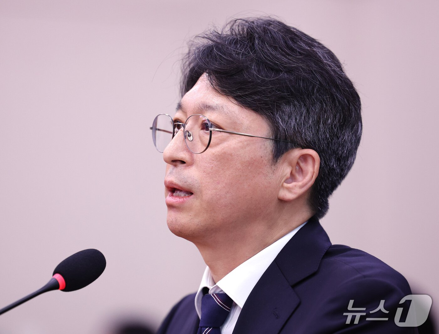본문 이미지 - 홍지선 국토교통부 장관 후보자가 16일 서울 여의도 국회에서 열린 인사청문회에서 의원들의 질의에 답하고 있다. 2026.9.16 ⓒ 뉴스1 박지혜 기자