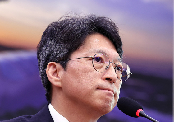 질의 경청하는 홍지선 국토장관 후보자