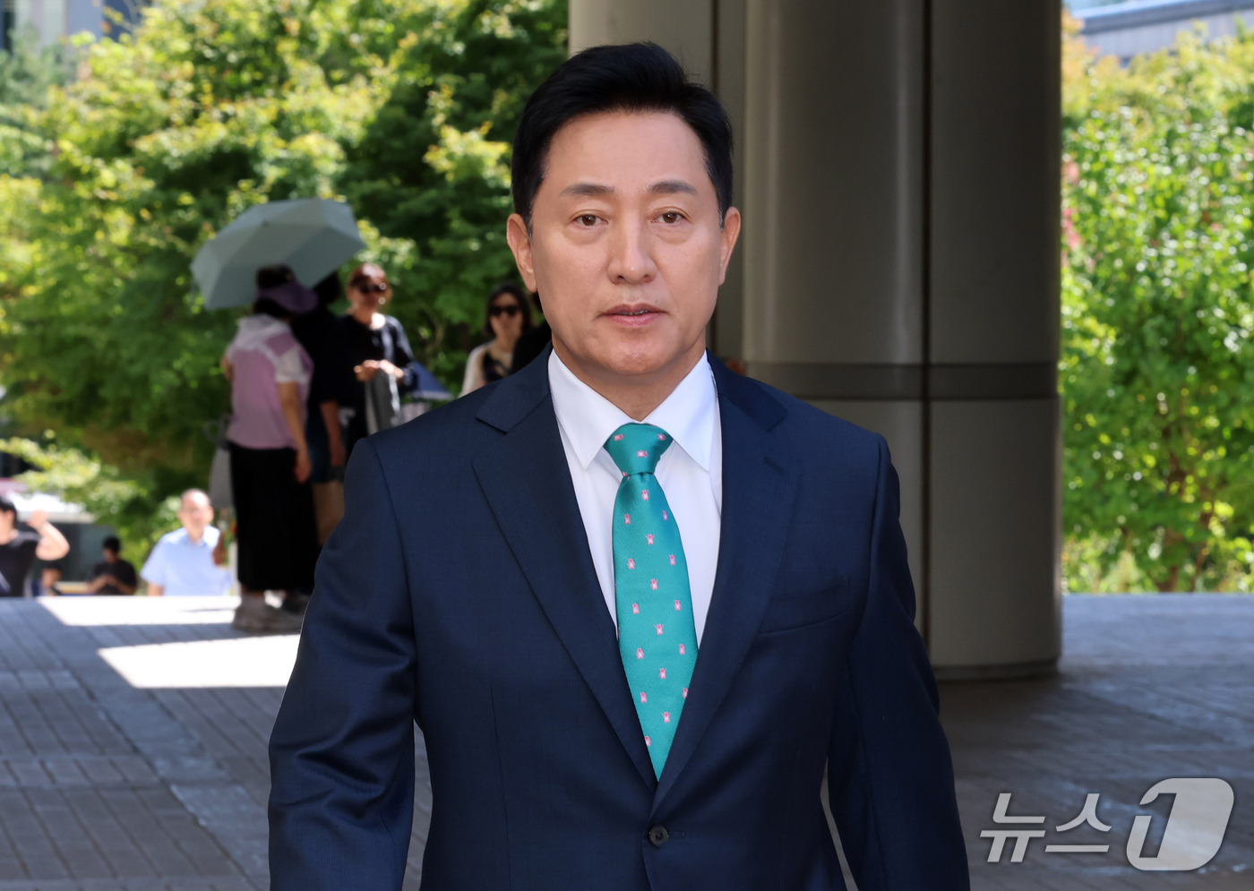(서울=뉴스1) 박세연 기자 = 명태균 여론조사비 대납 의혹을 받는 오세훈 서울시장이 16일 오후 서울 서초구 고등법원에서 열린 정치자금법 위반 혐의 항소심 속행공판에 출석하고 있 …